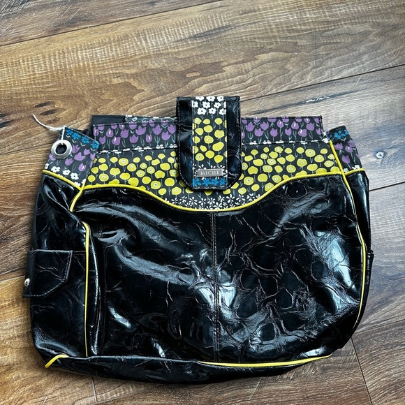 Glossy Black and Yellow Shoulder Bag with Scalloped Design - Picture 1 of 4